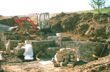 Gartenplanung: Hangbefestigung auf schwierigem Untergrund