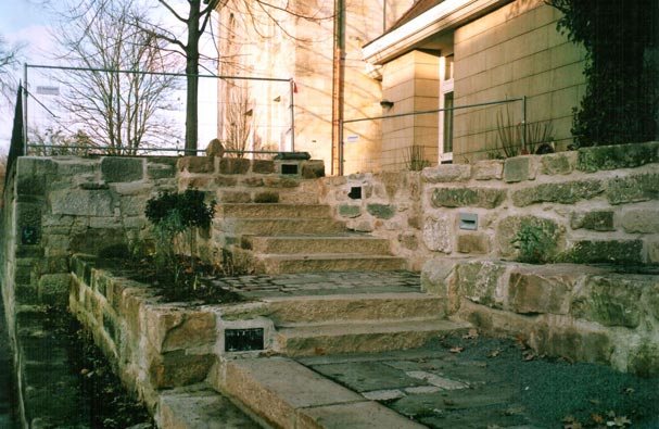 Ausführungsarbeit Steinmauer und Steintreppe